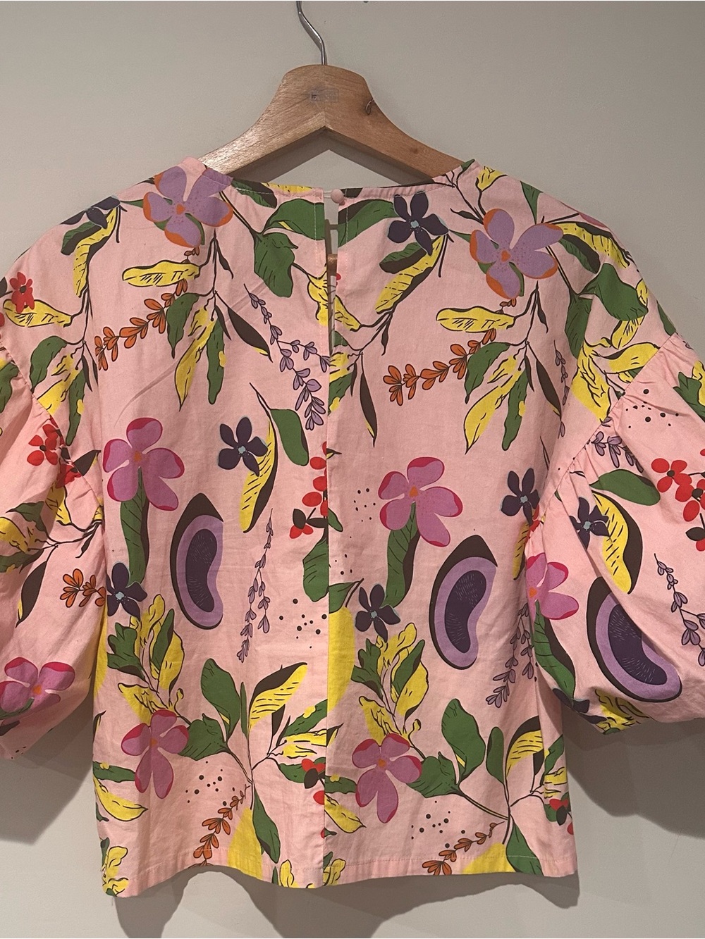 TCEC Pink Floral Puff-Sleeve Blouse with Fruit Motif - Picture 5 of 5
